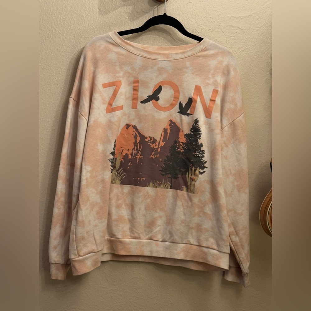 ✨✨BRAND NEW✨✨  Zion Graphic Beautiful Women's Sweater - Cream and Light Pink✨✨